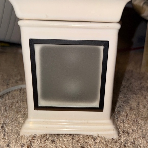 Scentsy *No box full size wax warmer w/ magnetic Butterfly Home Accent - Picture 5 of 5